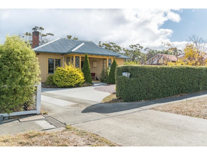 10 Bournville Crescent, Claremont TAS 7011