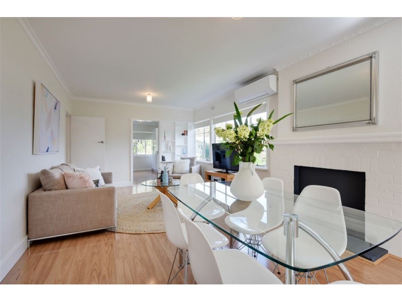 11 Beach Road, Lindisfarne TAS 7015