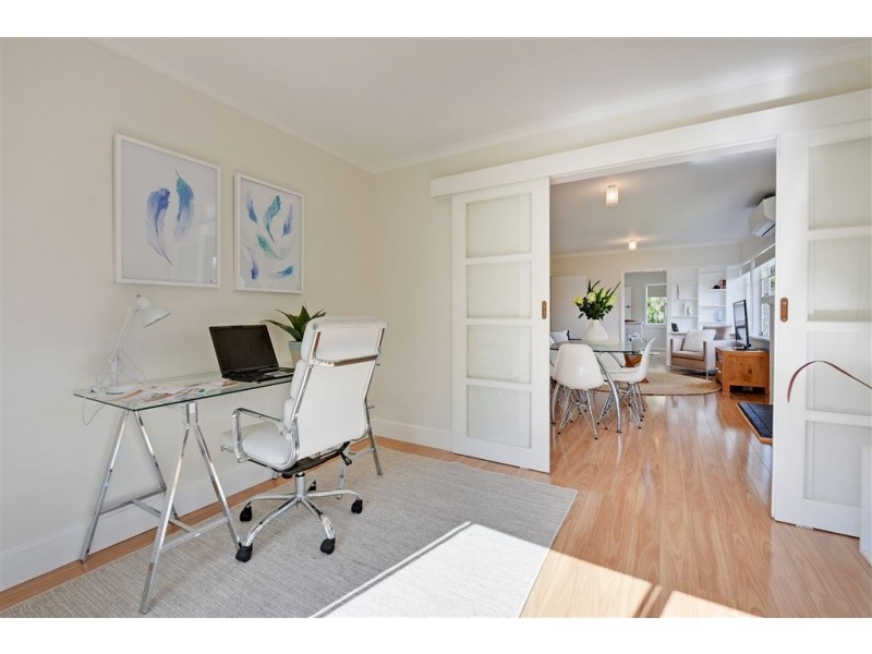 11 Beach Road, Lindisfarne TAS 7015