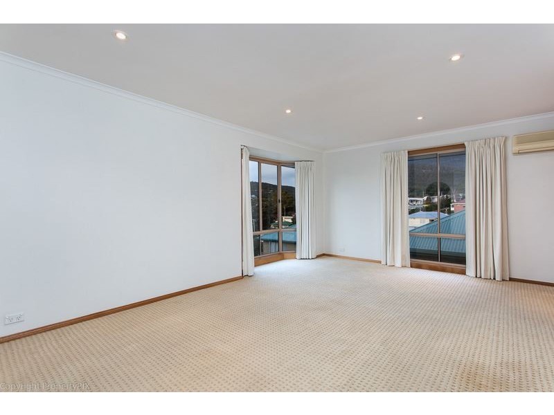 1/8 Alwyn Road, Lenah Valley TAS 7008