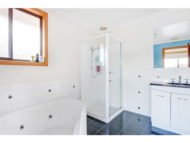 4 Zenith Court, Howrah TAS 7018