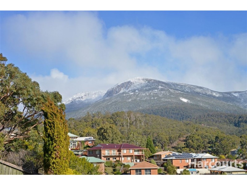 1/6 Broadby Drive, Lenah Valley TAS 7008