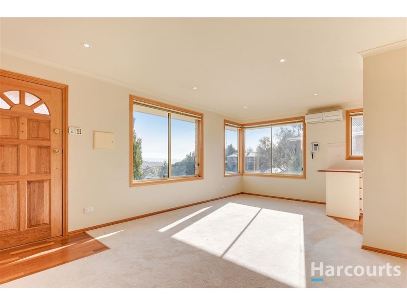 1/6 Broadby Drive, Lenah Valley TAS 7008