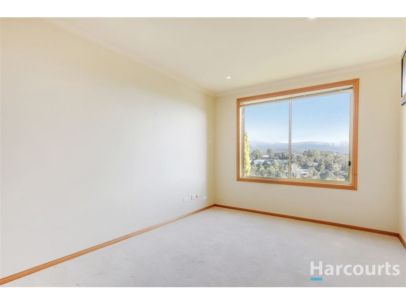 1/6 Broadby Drive, Lenah Valley TAS 7008