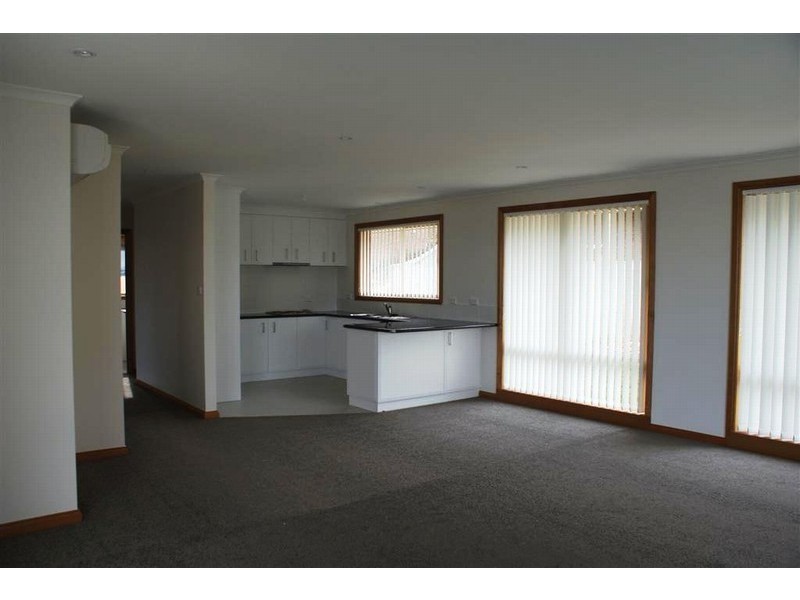 2/94 Oakdowns Parade, Oakdowns TAS 7019