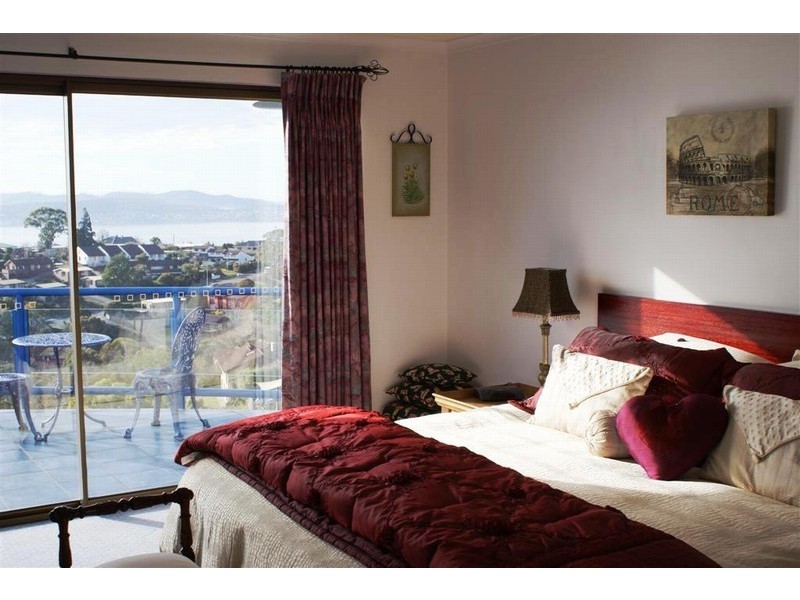 12 Capri Drive, Sandy Bay TAS 7005