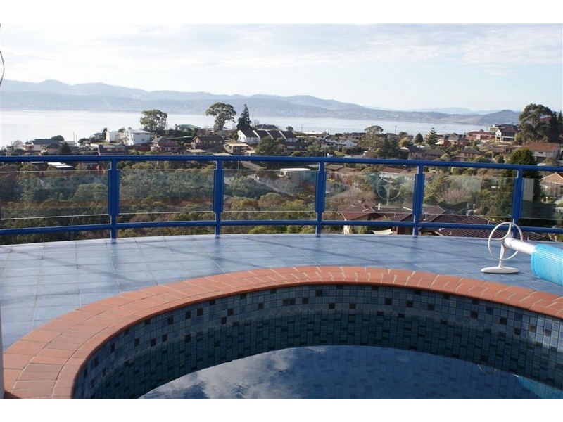 12 Capri Drive, Sandy Bay TAS 7005