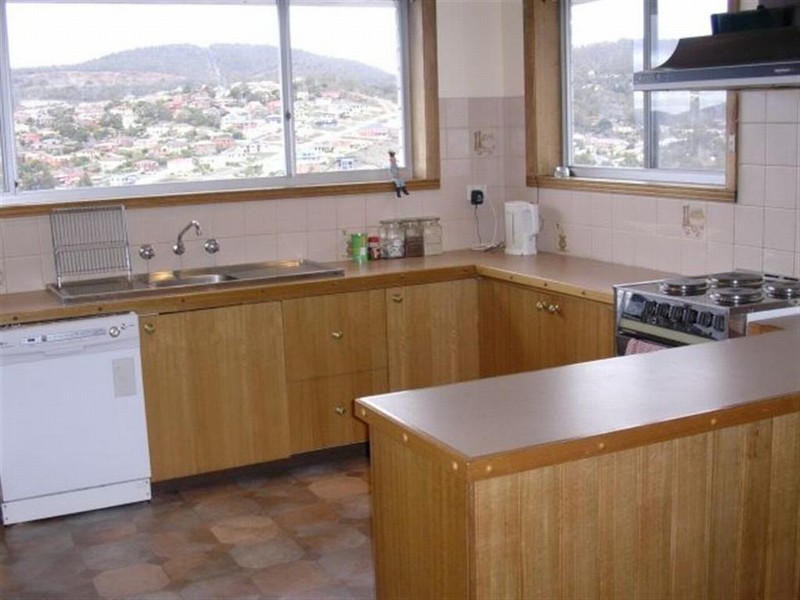 35 Stratton Avenue, Lenah Valley TAS 7008