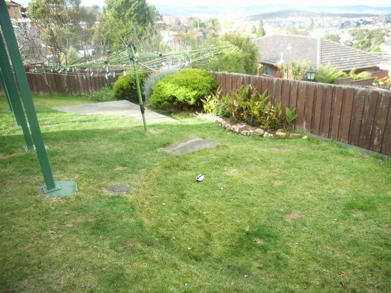 35 Stratton Avenue, Lenah Valley TAS 7008