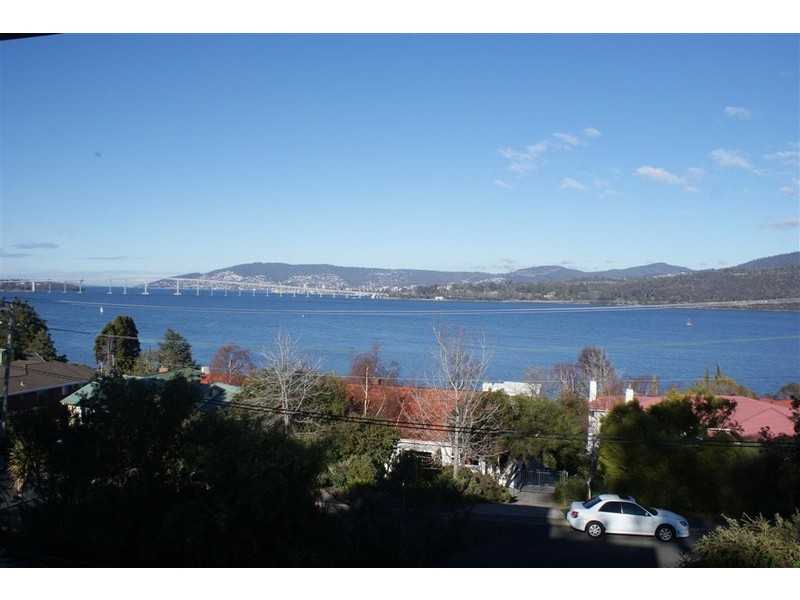 1/152 Derwent Avenue, Lindisfarne TAS 7015