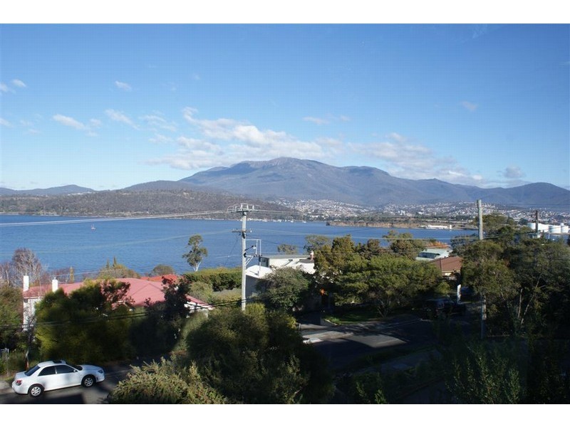 1/152 Derwent Avenue, Lindisfarne TAS 7015