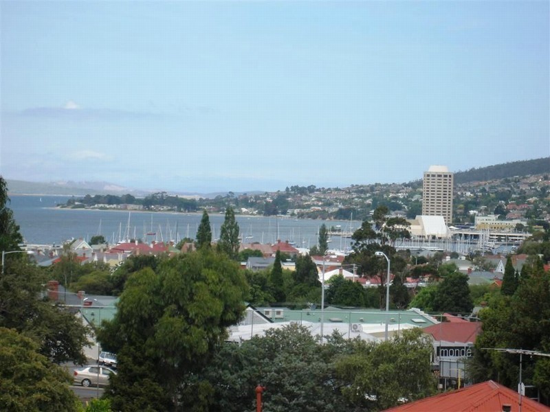8/11 Byron Street, Sandy Bay TAS 7005