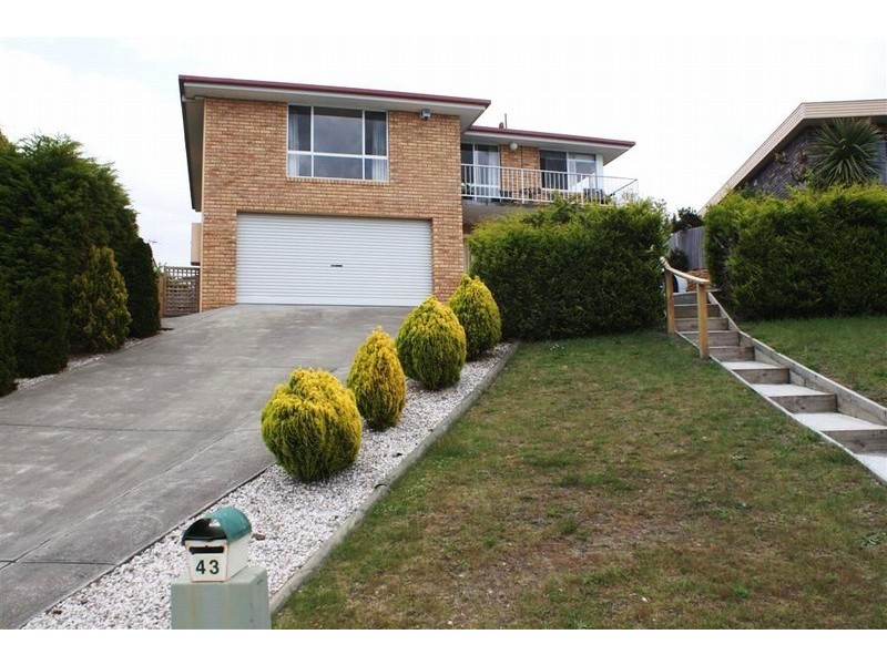 43 Calder Crescent, Blackmans Bay TAS 7052