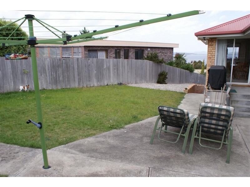 43 Calder Crescent, Blackmans Bay TAS 7052