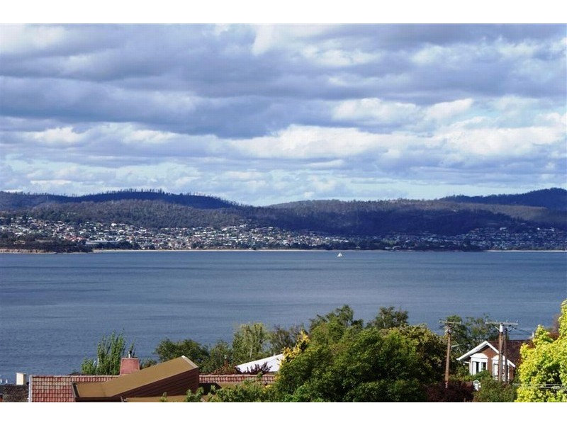 2/13A Quamby Avenue, Sandy Bay TAS 7005
