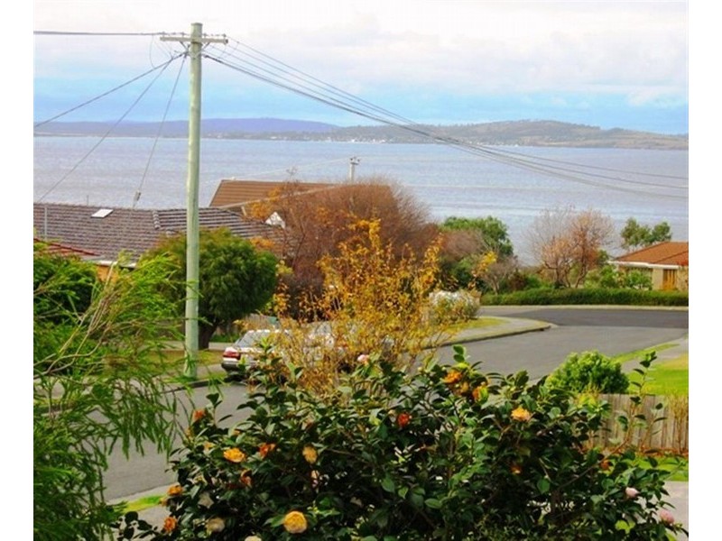 1/28 Carinya Street, Blackmans Bay TAS 7052