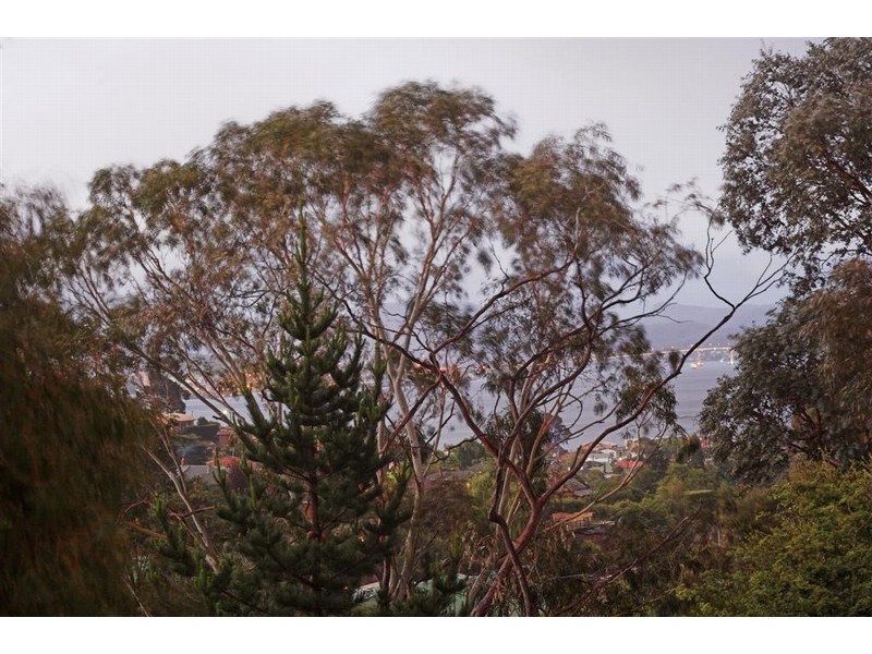 2/527 Churchill Avenue, Sandy Bay TAS 7005