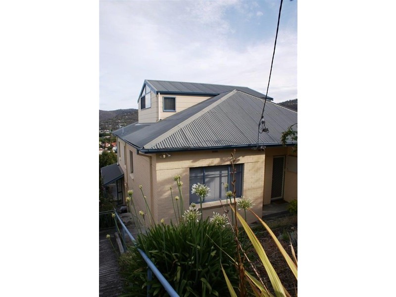 9a Liverpool Crescent, West Hobart TAS 7000