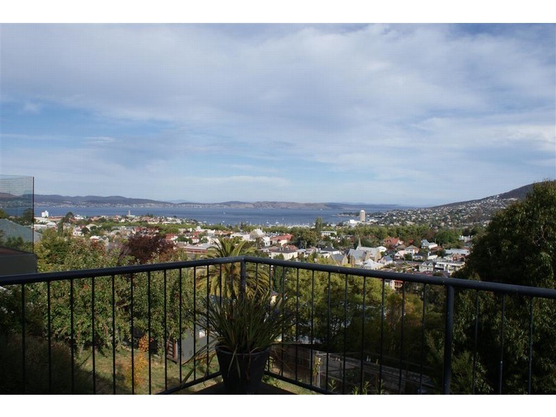 9a Liverpool Crescent, West Hobart TAS 7000