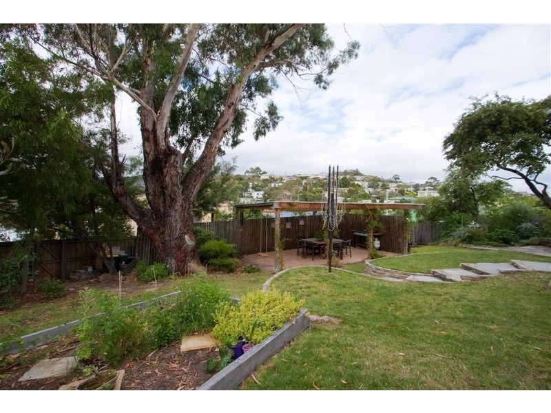 3 Broad Street, Lindisfarne TAS 7015
