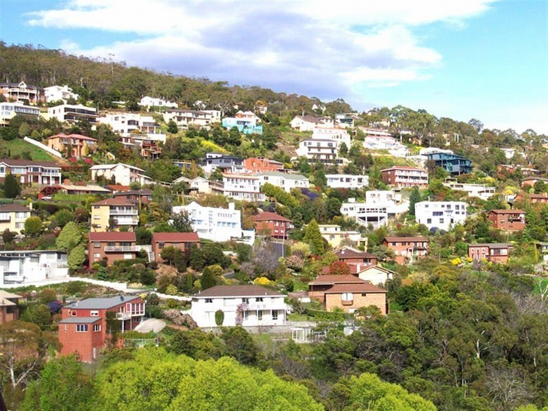 2/287 Churchill Avenue, Sandy Bay TAS 7005