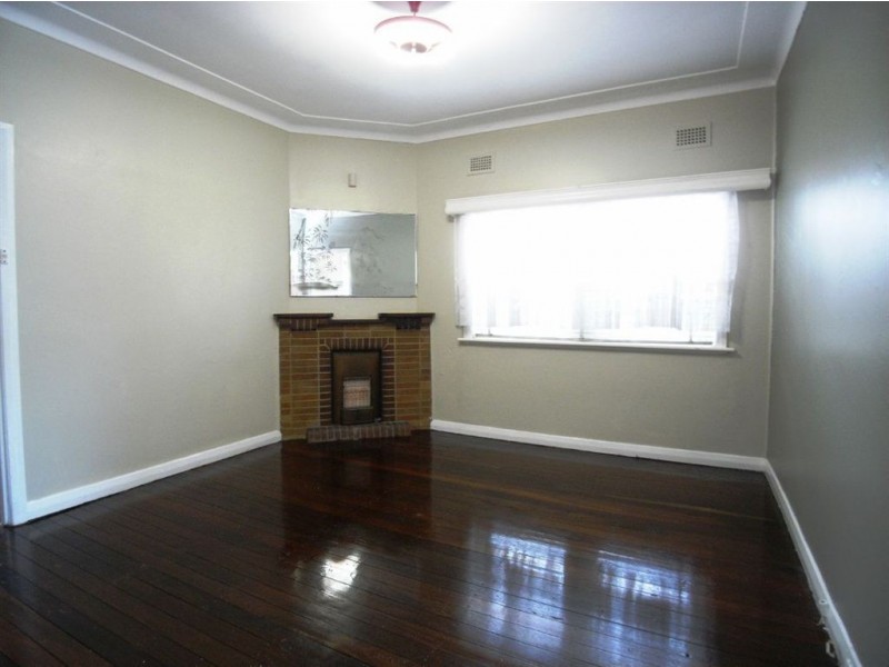 83 Woodstock Street, Mayfield NSW 2304