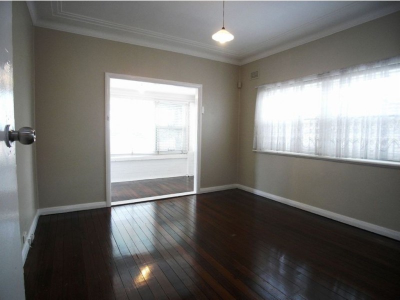 83 Woodstock Street, Mayfield NSW 2304