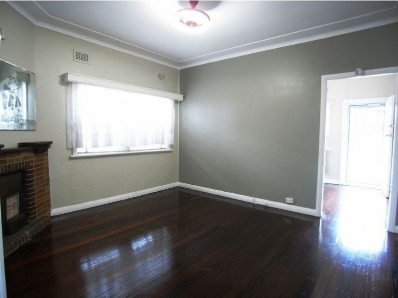 83 Woodstock Street, Mayfield NSW 2304