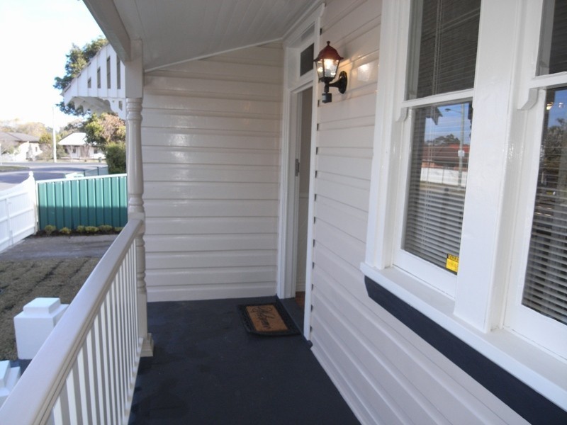 4 Henson Ave, Mayfield East NSW 2304