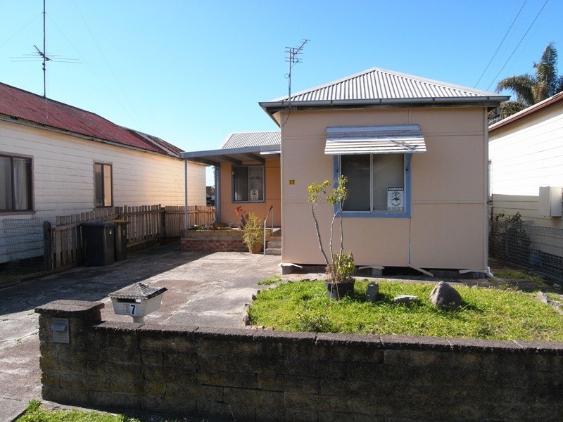17 Grove Street, Waratah NSW 2298