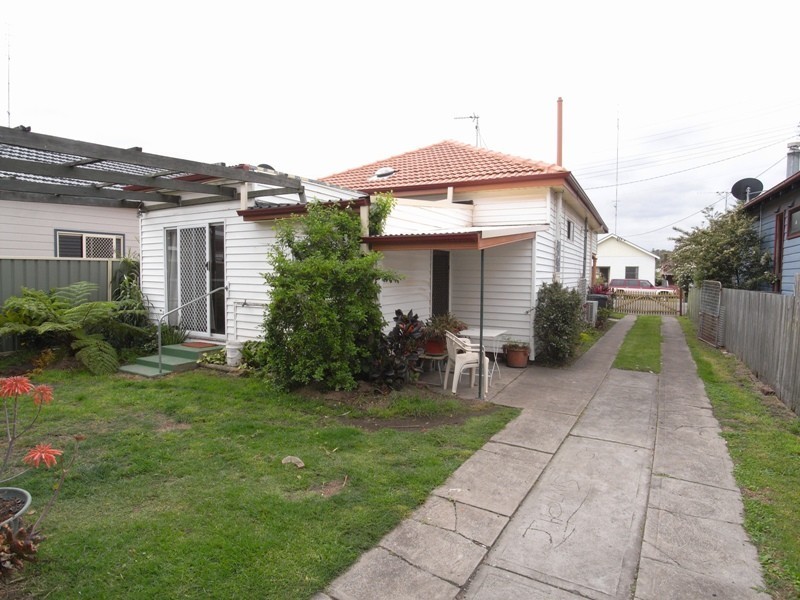 13 Albert Street, Mayfield NSW 2304