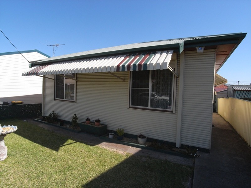 15 Crown Street, Stockton NSW 2295