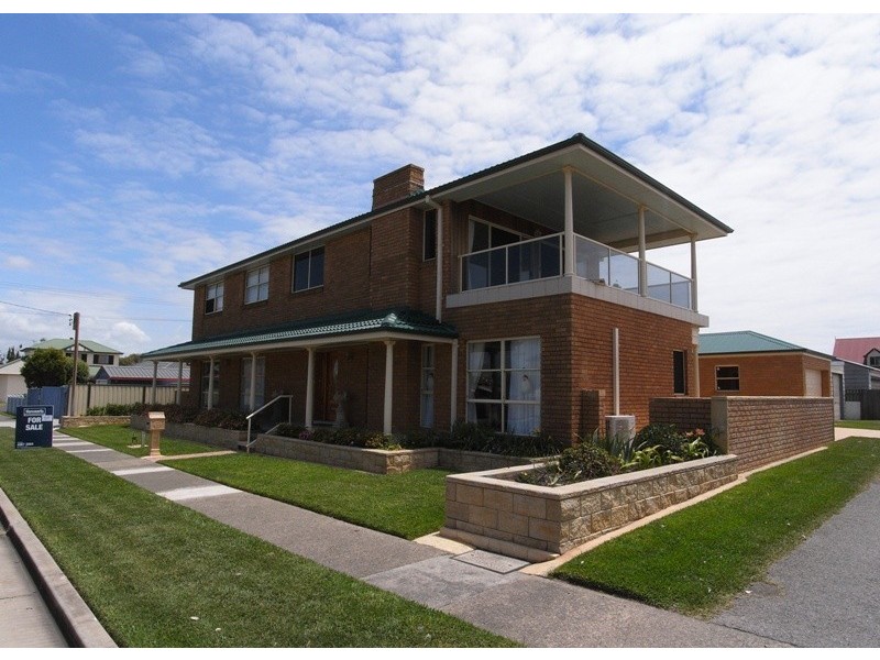 1 Cardigan Street, Stockton NSW 2295