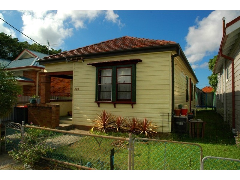 18 Baker Street, Mayfield NSW 2304