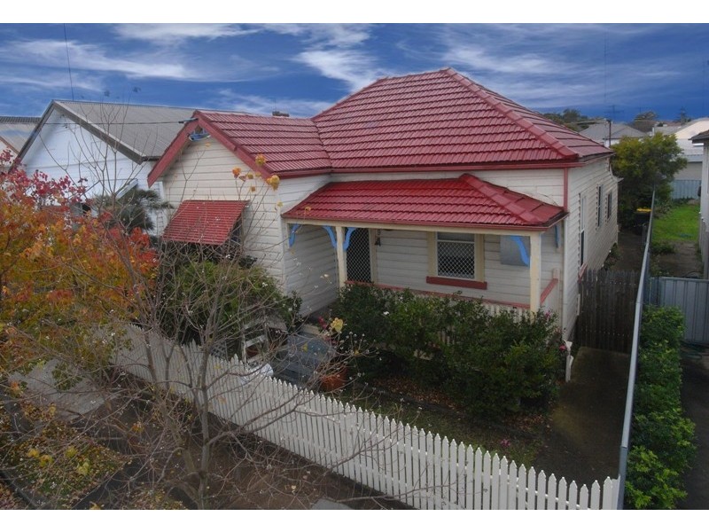 9 Barton Street, Mayfield NSW 2304