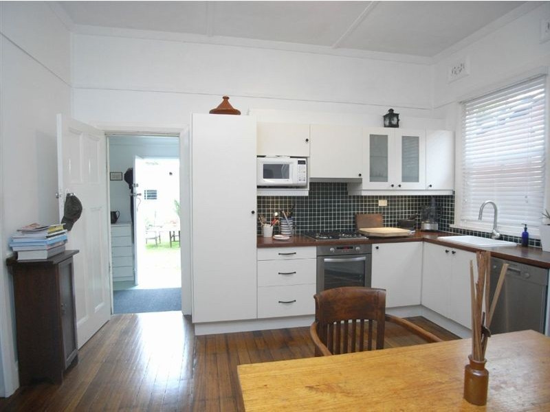 7 Barclay Street, Mayfield NSW 2304