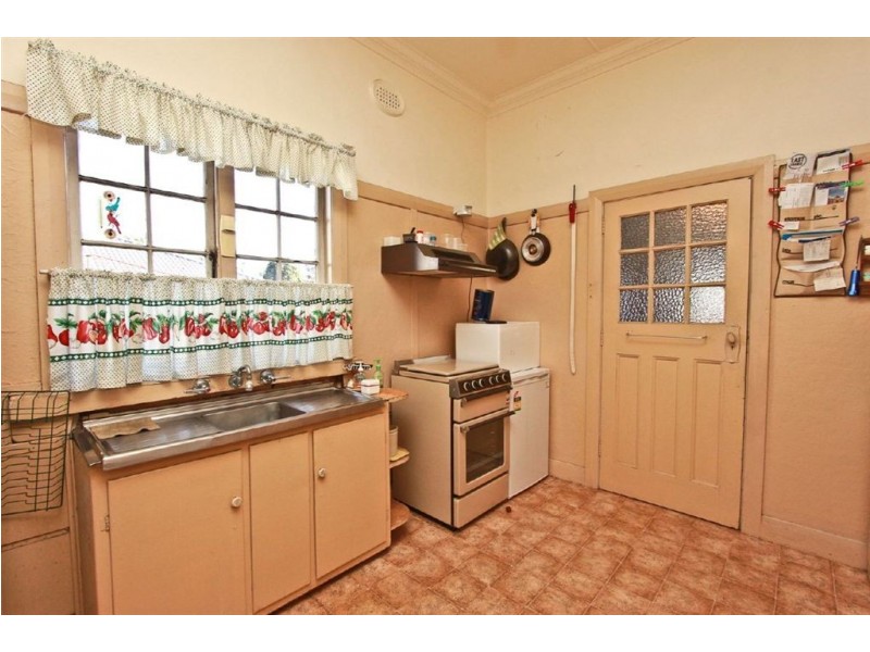 2 Contay Street, Mayfield NSW 2304