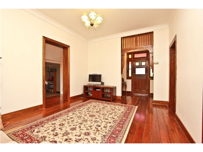 17 Werribi St East, Mayfield NSW 2304