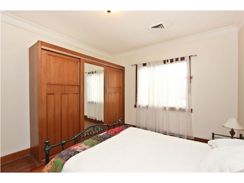 17 Werribi St East, Mayfield NSW 2304