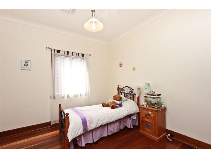 17 Werribi St East, Mayfield NSW 2304