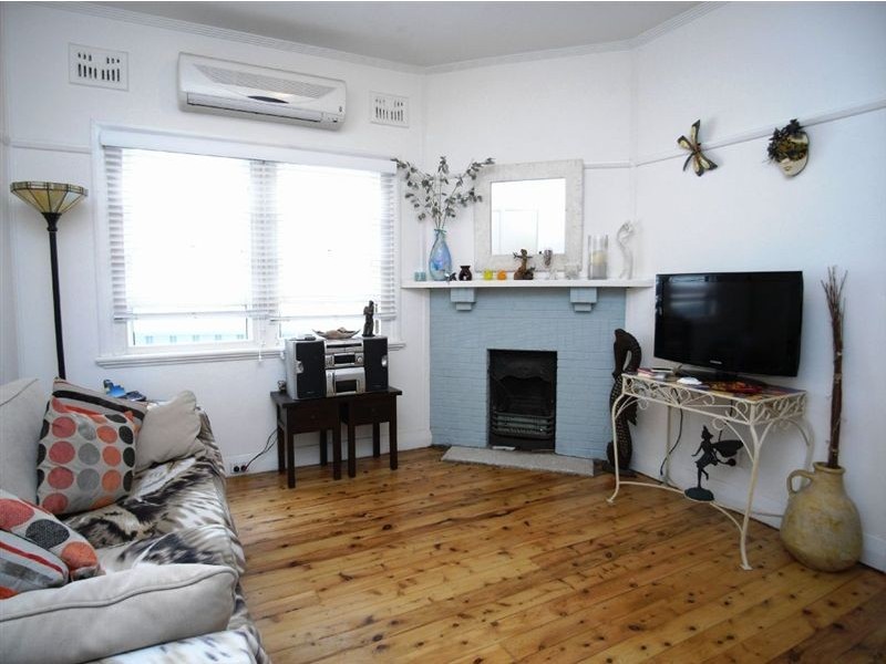 4 Griffith Street, Mayfield NSW 2304