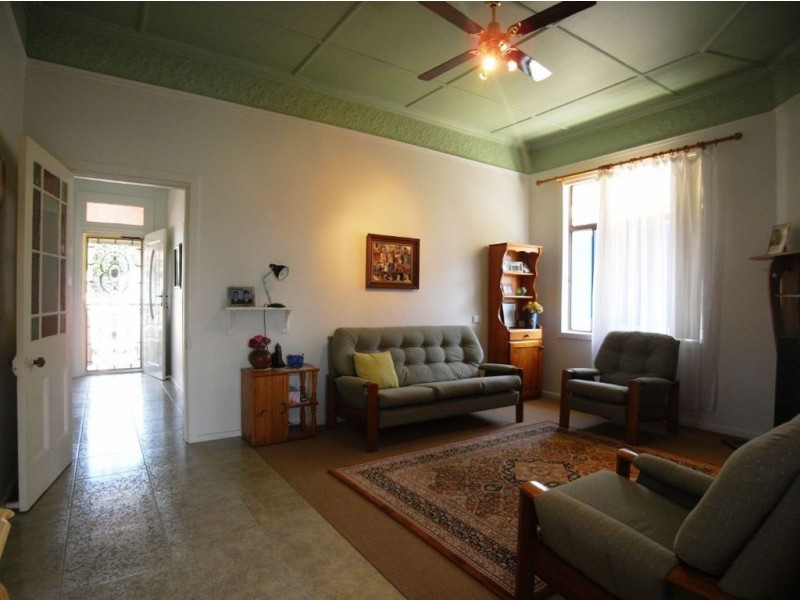 8 Moate Street, Georgetown NSW 2298