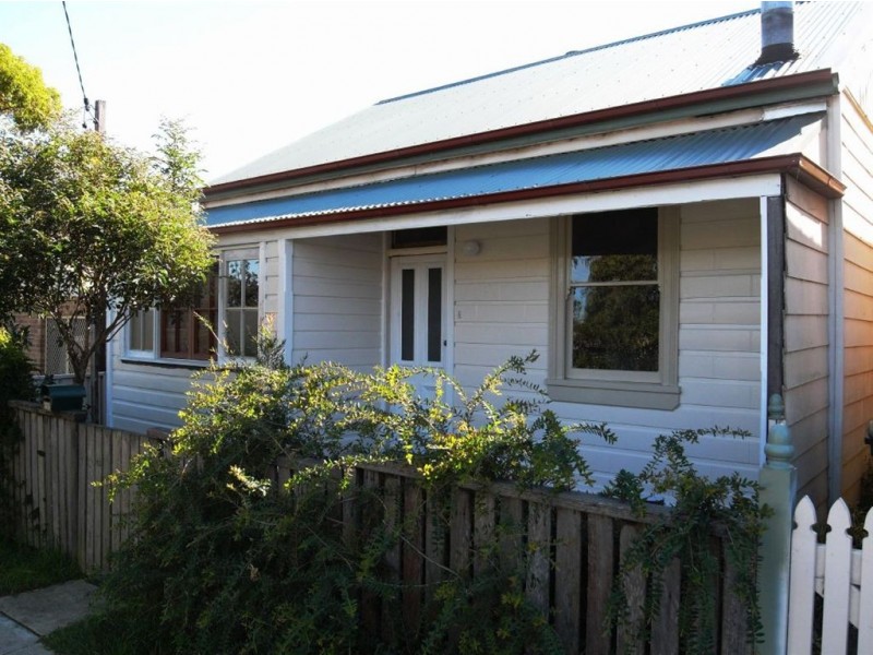 4 Tighes Terrace, Tighes Hill NSW 2297