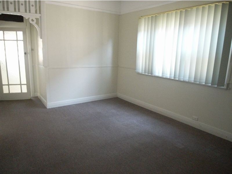 8 Wilkinson Street, Mayfield NSW 2304