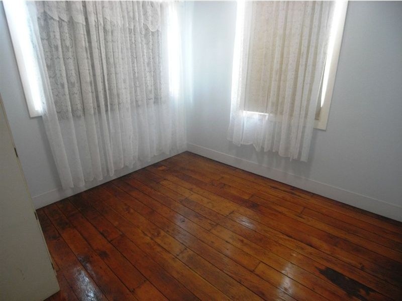 5 Vera Street, Waratah NSW 2298