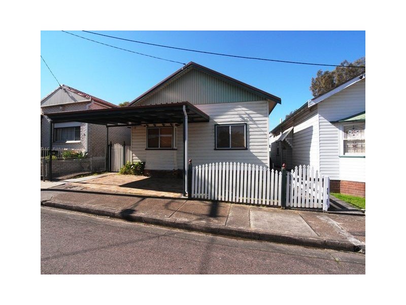 7 Kerr Street, Mayfield NSW 2304