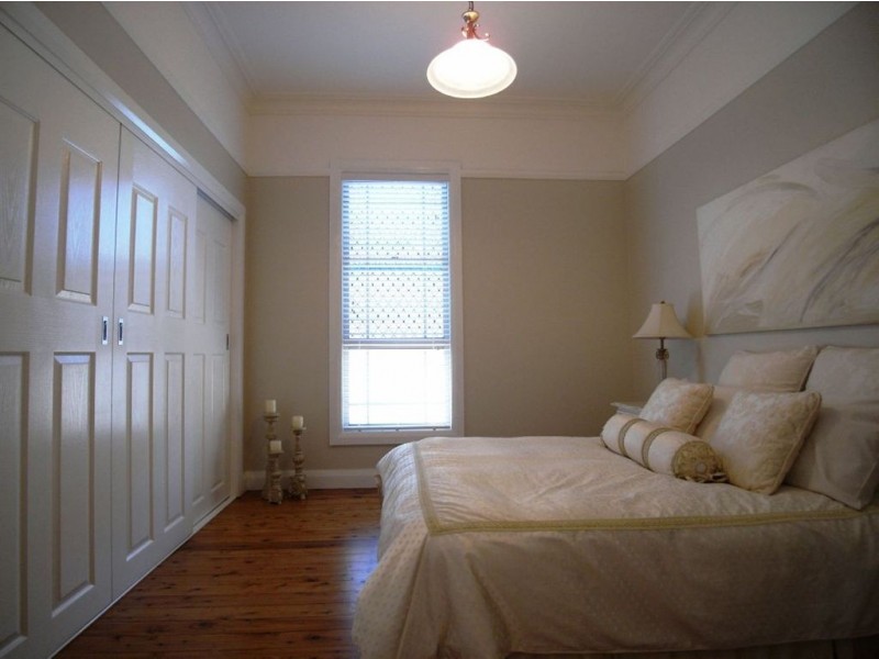 14 Hart St, Mayfield NSW 2304