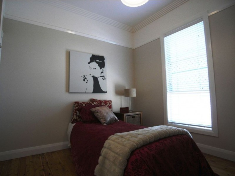 14 Hart St, Mayfield NSW 2304