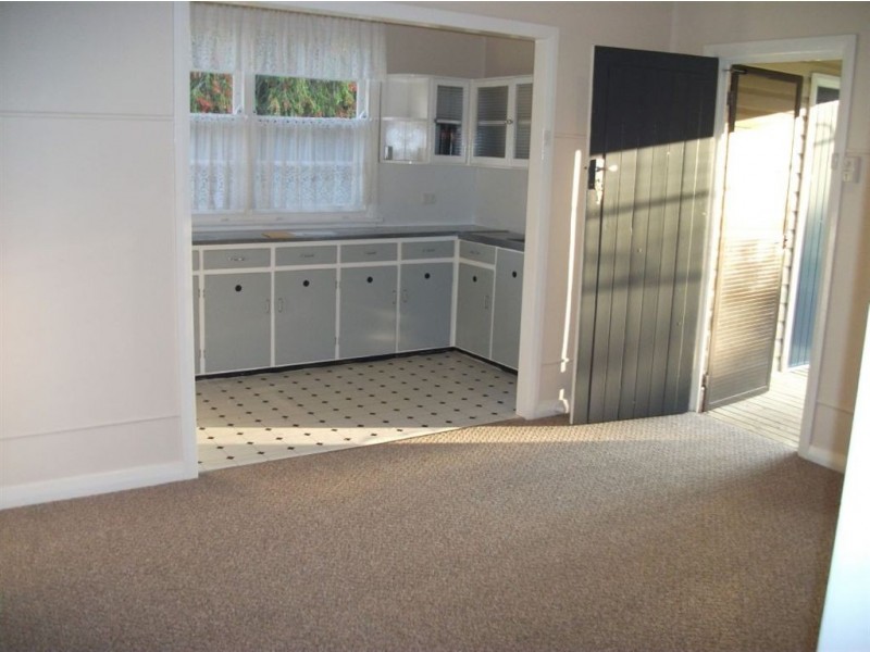 10 Bell Street, Booragul NSW 2284