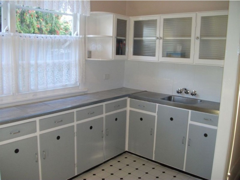 10 Bell Street, Booragul NSW 2284